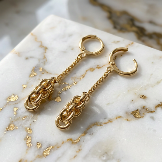 Aros Colgantes Nudo de Oro