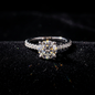 Anillo Resplandor Real