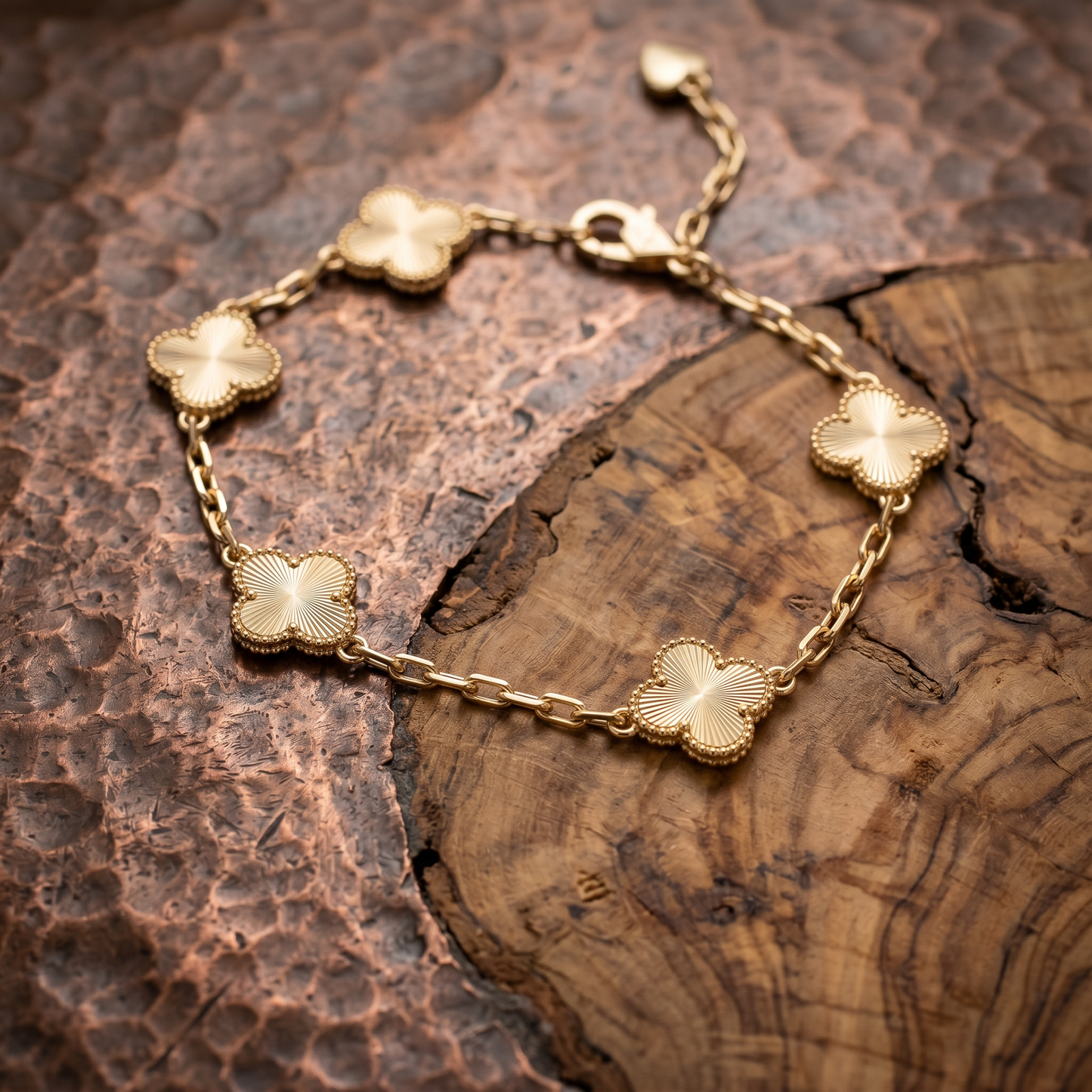 Pulsera Amuleto Dorado